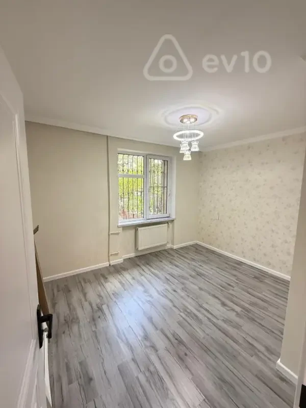 Satılır 3 otaqlı köhnə tikili 70 m²