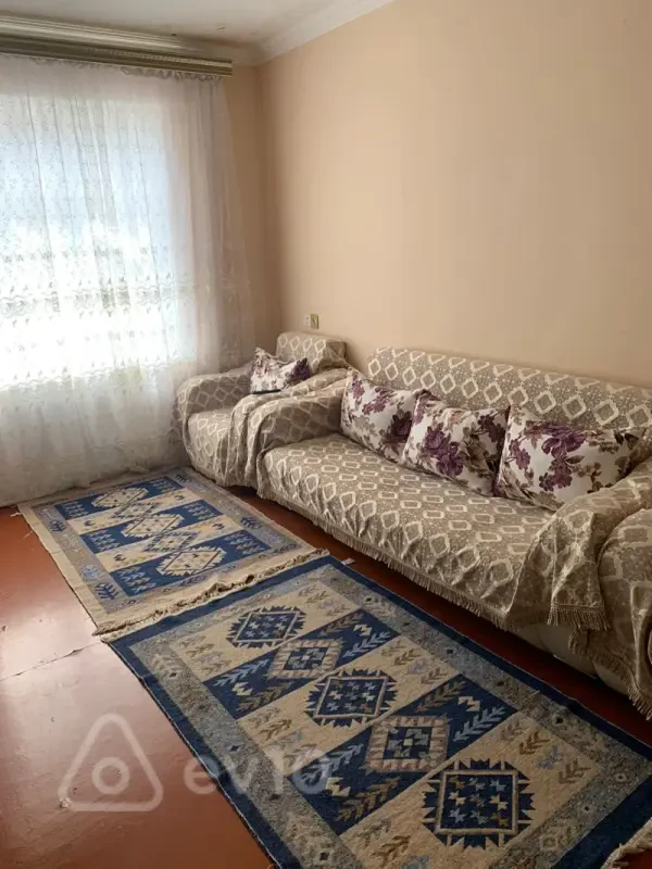 Kirayə verilir 3 otaqlı köhnə tikili 80 m²