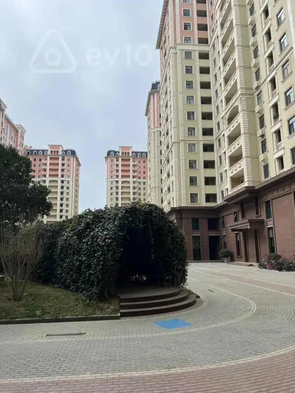 Kirayə verilir 2 otaqlı yeni tikili 67 m²