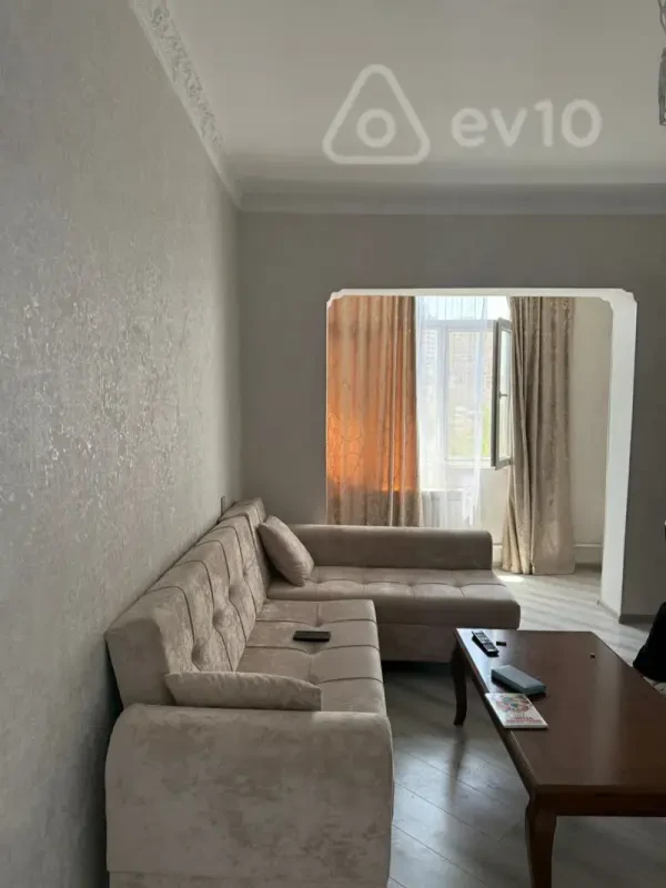 Kirayə verilir 2 otaqlı köhnə tikili 75 m²