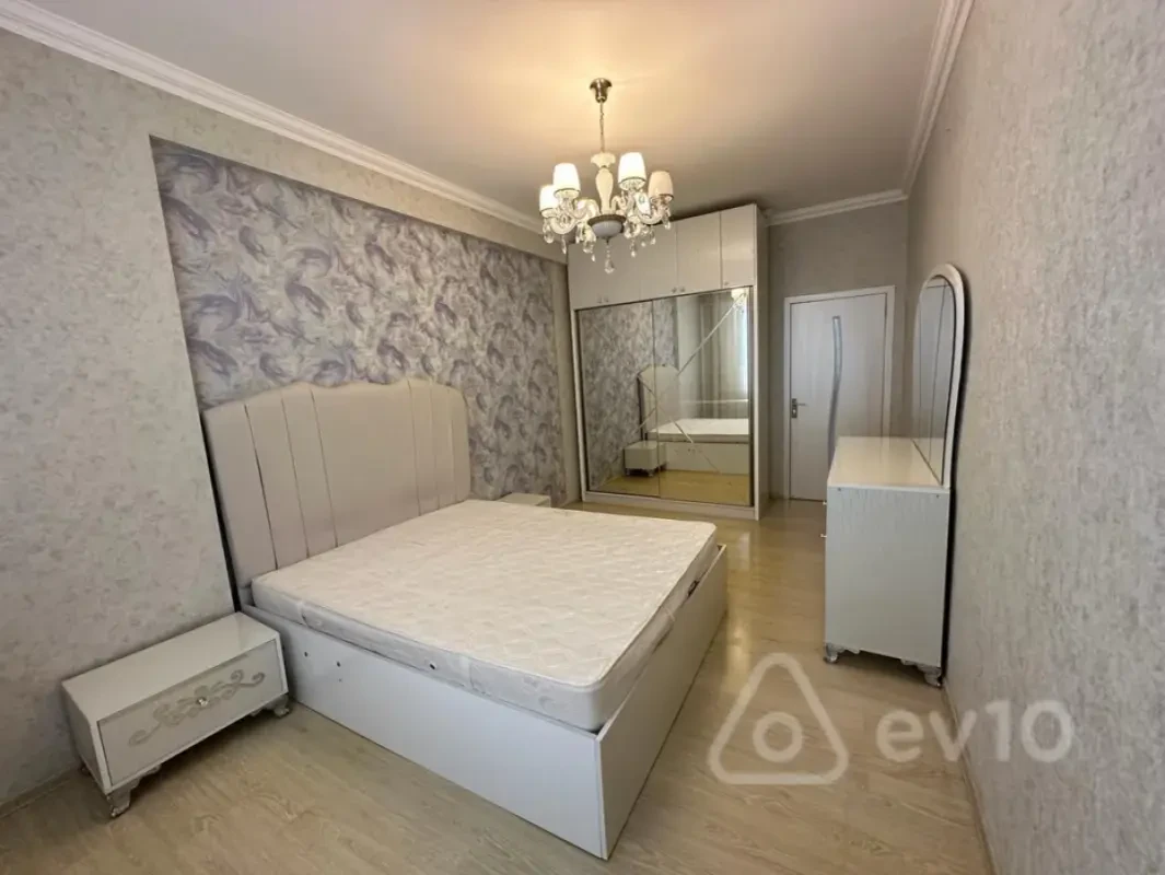 Kirayə verilir 2 otaqlı yeni tikili 72 m²