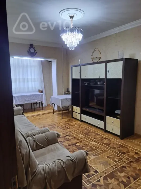 Kirayə verilir 4 otaqlı köhnə tikili 110 m²