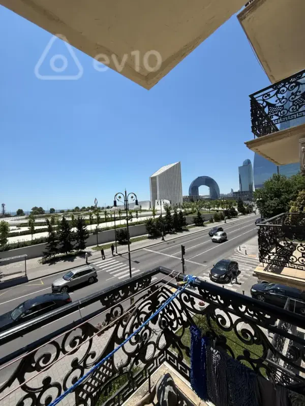 Satılır 3 otaqlı köhnə tikili 75 m²