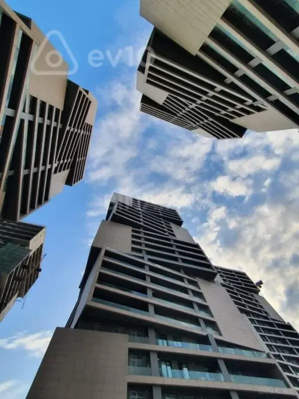 Kirayə verilir 2 otaqlı yeni tikili 105 m²
