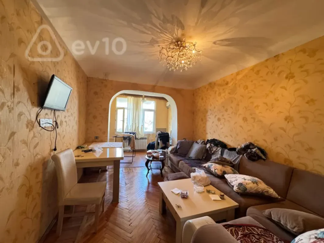 Satılır 2 otaqlı köhnə tikili 50 m²