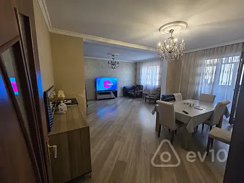 Satılır 4 otaqlı köhnə tikili 100 m² — Bakı, Yasamal 4 otaq 100.00 m²
