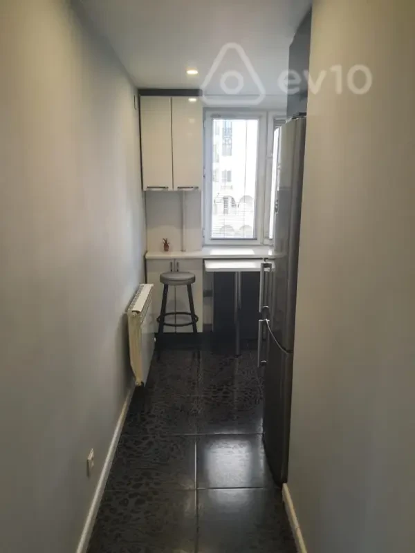 Kirayə verilir 2 otaqlı köhnə tikili 55 m²