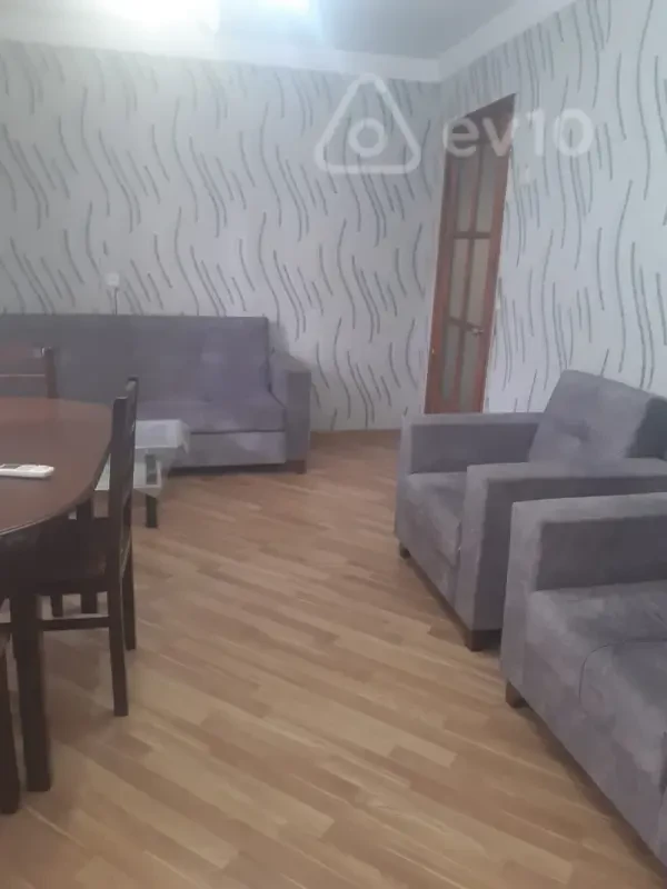 Kirayə verilir 2 otaqlı köhnə tikili 60 m²