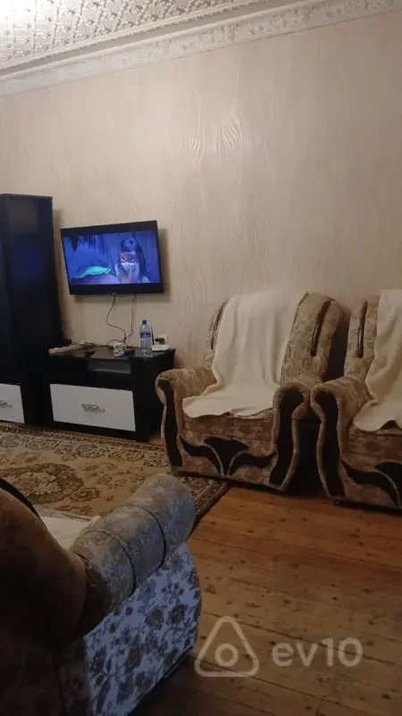 Kirayə verilir 3 otaqlı köhnə tikili 75 m²