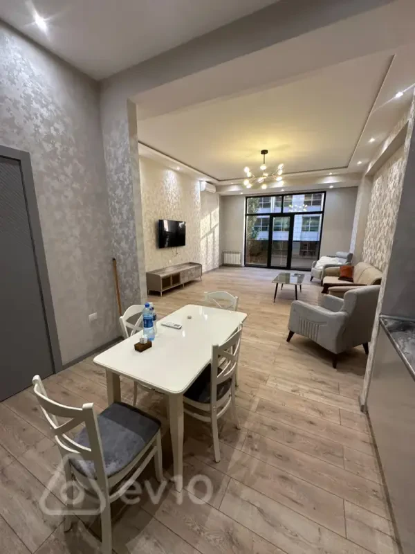 Kirayə verilir 3 otaqlı köhnə tikili 90 m²
