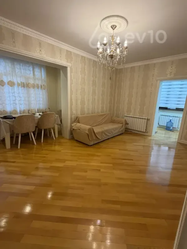 Kirayə verilir 2 otaqlı köhnə tikili 55 m²