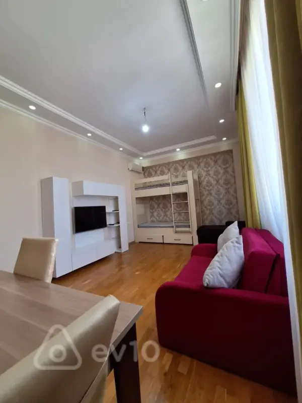 Kirayə verilir 2 otaqlı yeni tikili 70 m²