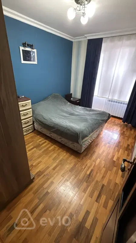 Kirayə verilir 2 otaqlı köhnə tikili 60 m²