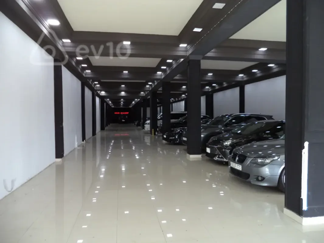 Kirayə verilir mənzil 700 m²