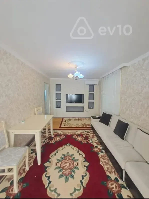 Kirayə verilir 2 otaqlı köhnə tikili 60 m²