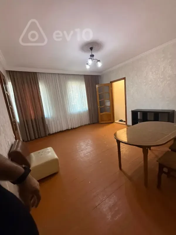 Kirayə verilir 2 otaqlı köhnə tikili 60 m²