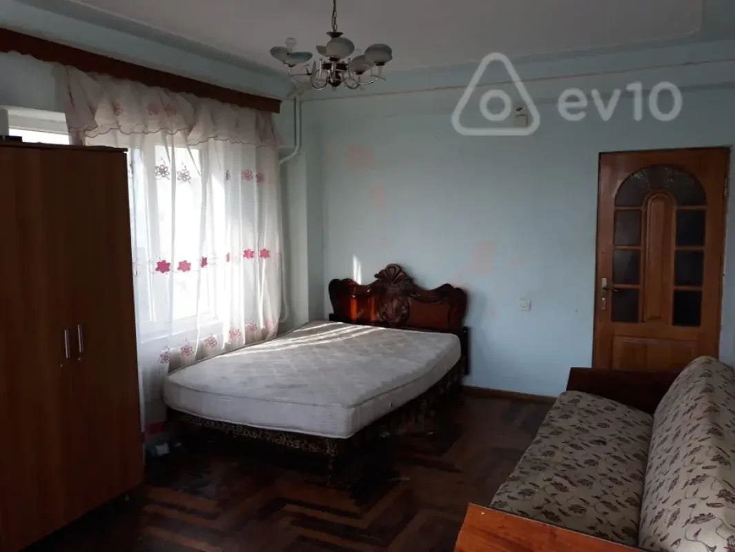Kirayə verilir 2 otaqlı köhnə tikili 68 m²