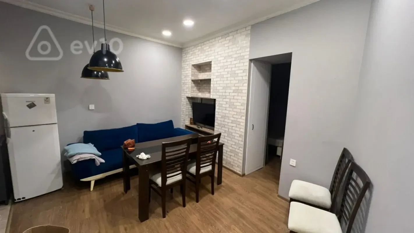 Kirayə verilir 2 otaqlı köhnə tikili 50 m²