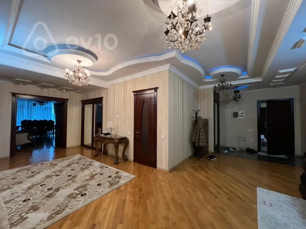 Kirayə verilir 4 otaqlı yeni tikili 240 m²
