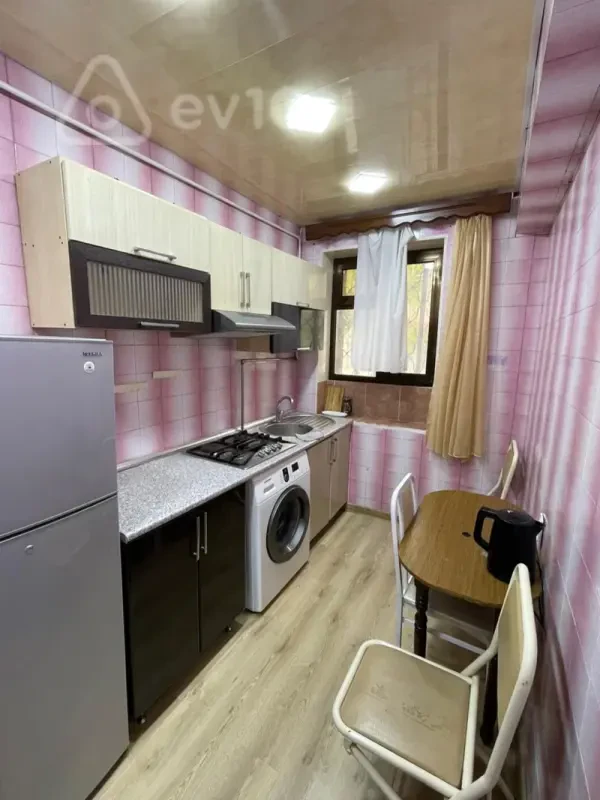 Kirayə verilir 1 otaqlı köhnə tikili 50 m²