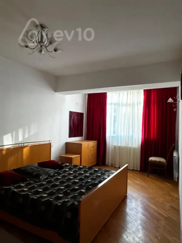 Kirayə verilir 3 otaqlı köhnə tikili 90 m²