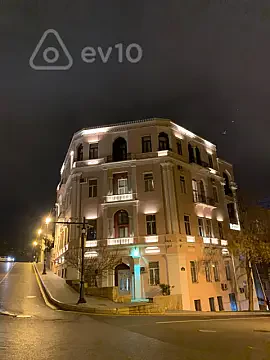 Kirayə verilir 2 otaqlı köhnə tikili 105 m² — Bakı, Səbail 2 otaq 105.00 m²