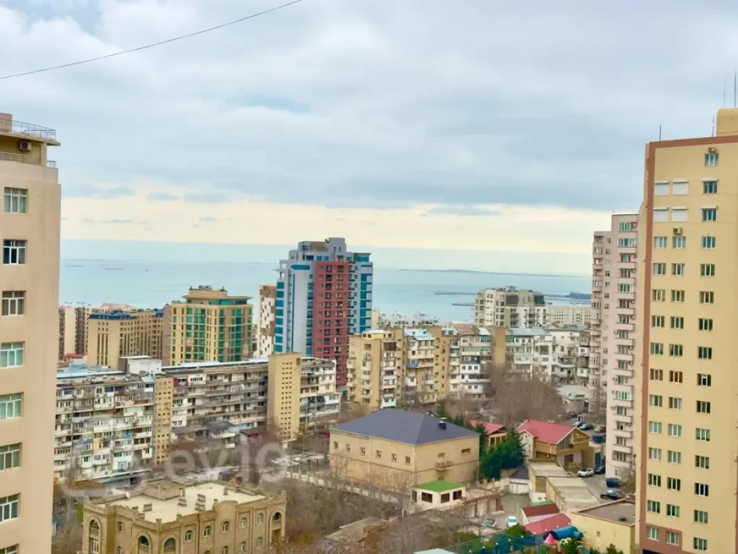 Satılır 4 otaqlı yeni tikili 163 m²