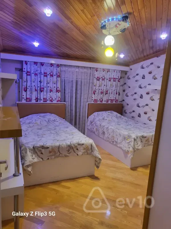 Kirayə verilir 7 otaqlı yeni tikili 240 m²