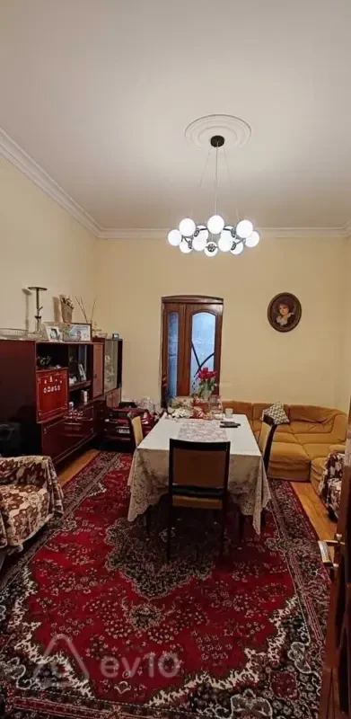 Satılır 2 otaqlı köhnə tikili 55 m²