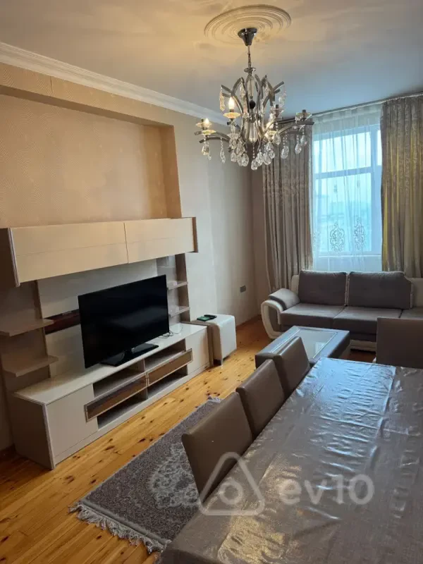 Kirayə verilir 3 otaqlı yeni tikili 150 m²