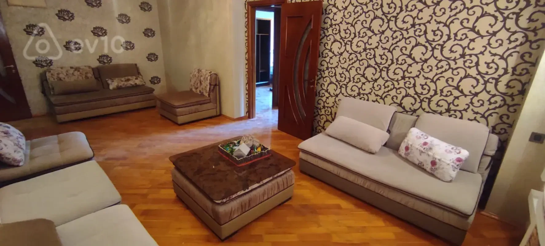 Kirayə verilir 4 otaqlı yeni tikili 140 m²