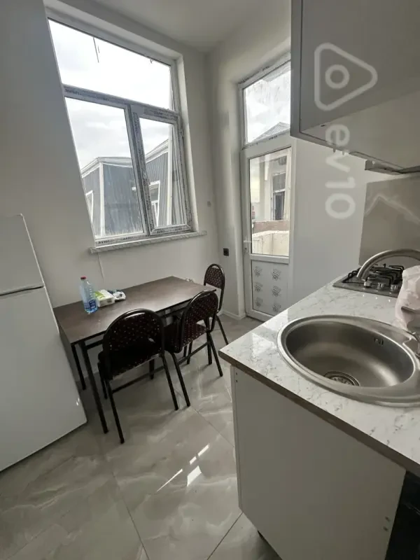Kirayə verilir 1 otaqlı yeni tikili 40 m²