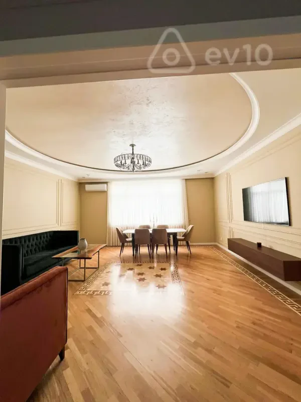 Kirayə verilir 3 otaqlı yeni tikili 140 m²