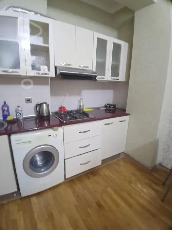 Kirayə verilir 2 otaqlı köhnə tikili 60 m²