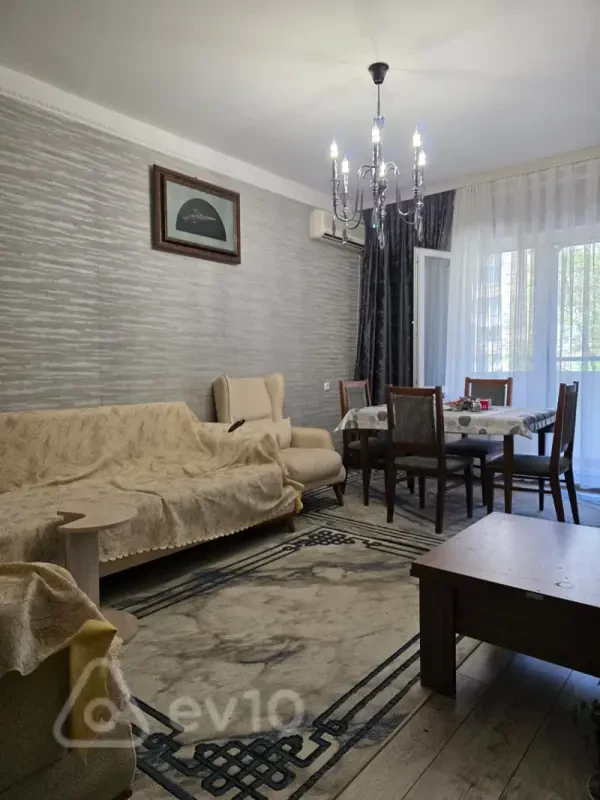 Kirayə verilir 3 otaqlı köhnə tikili 80 m²