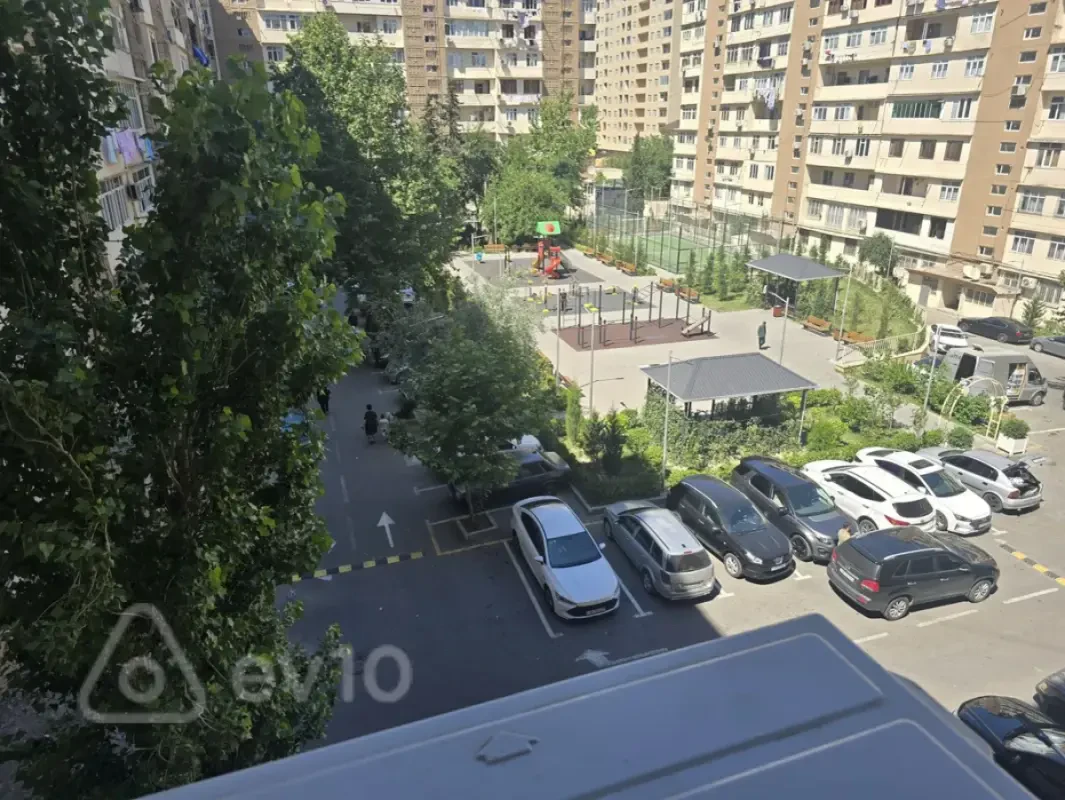 Satılır 4 otaqlı köhnə tikili 110 m²