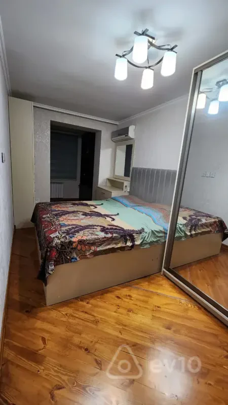 Kirayə verilir 3 otaqlı köhnə tikili 95 m²