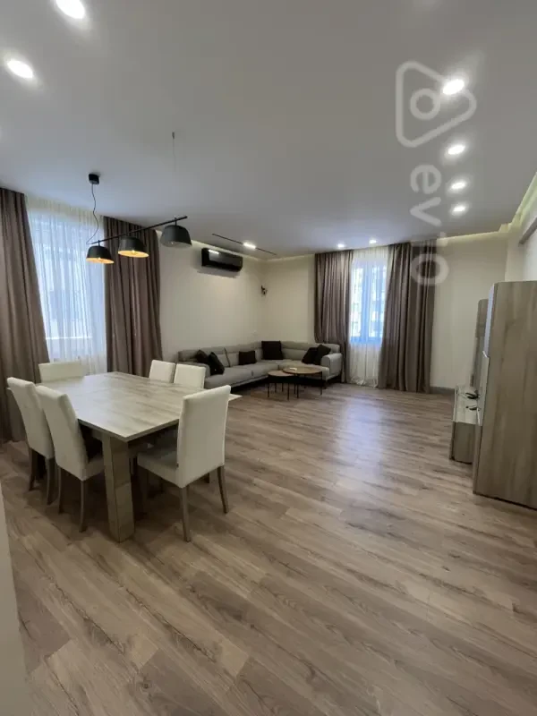Satılır 4 otaqlı yeni tikili 185 m²