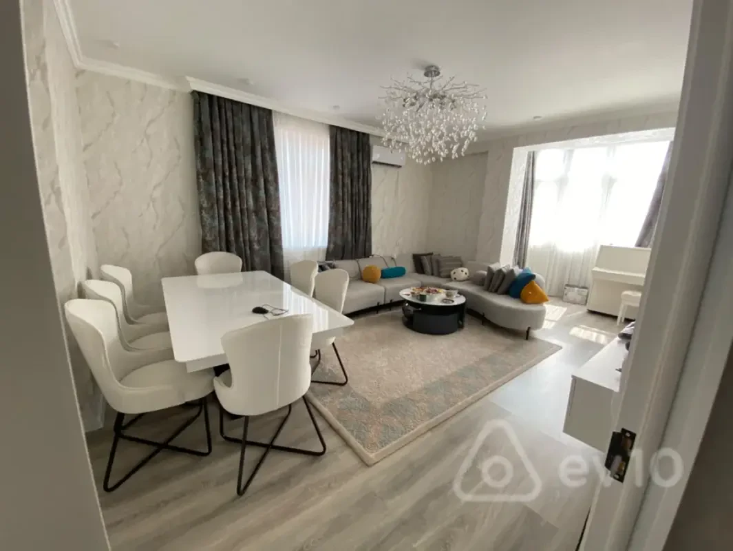 Kirayə verilir 3 otaqlı yeni tikili 130 m²