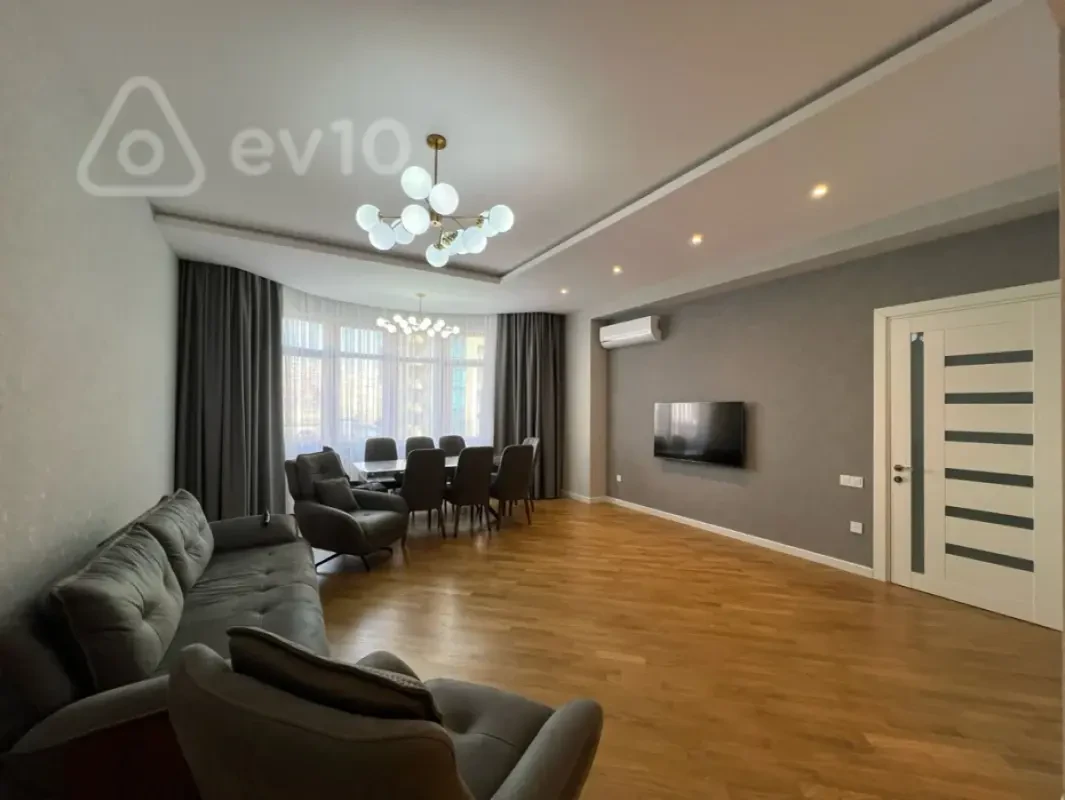 Kirayə verilir 3 otaqlı yeni tikili 130 m²