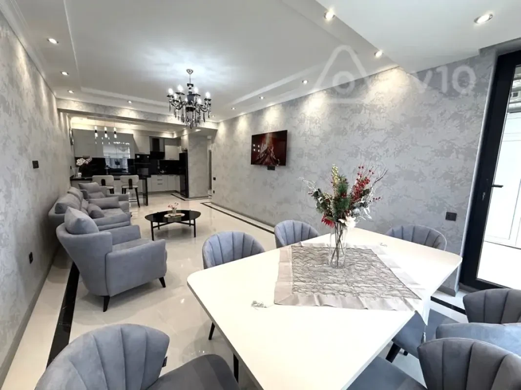Kirayə verilir 3 otaqlı yeni tikili 150 m²