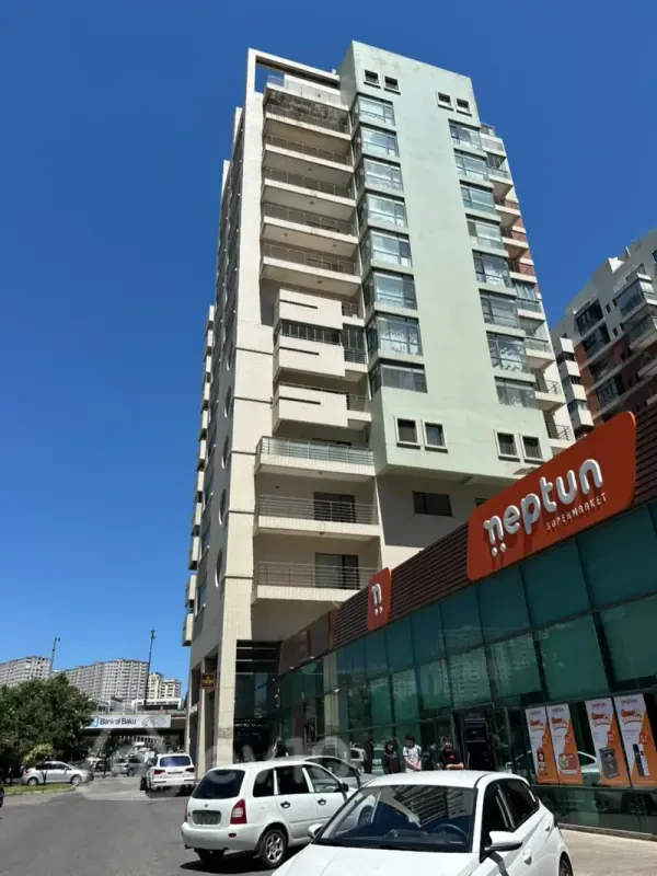 Satılır 4 otaqlı ofis 176 m²