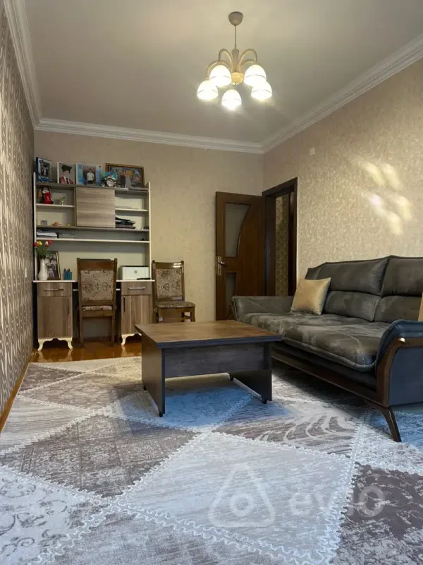 Satılır 2 otaqlı köhnə tikili 65 m²