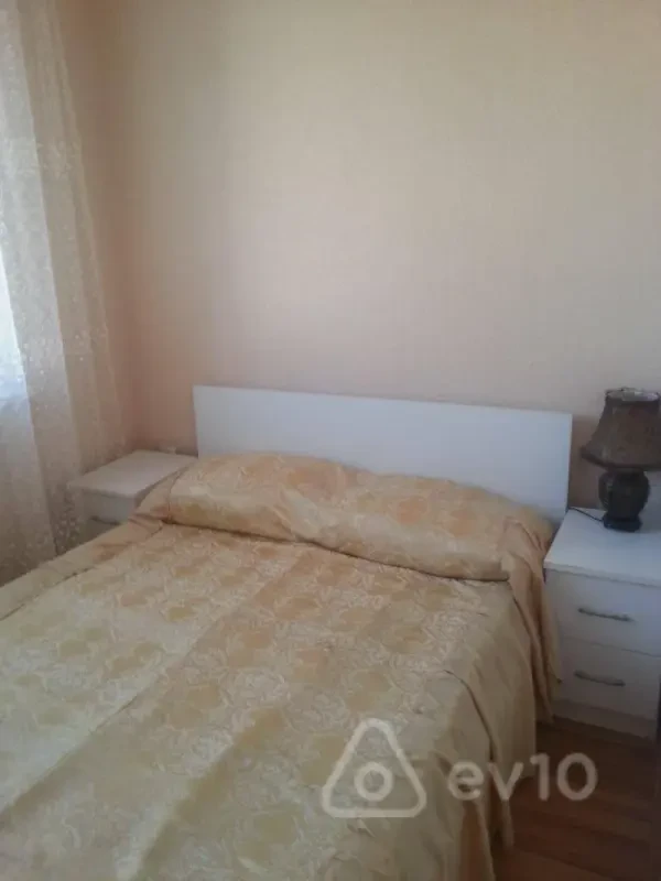 Kirayə verilir 2 otaqlı köhnə tikili 50 m²