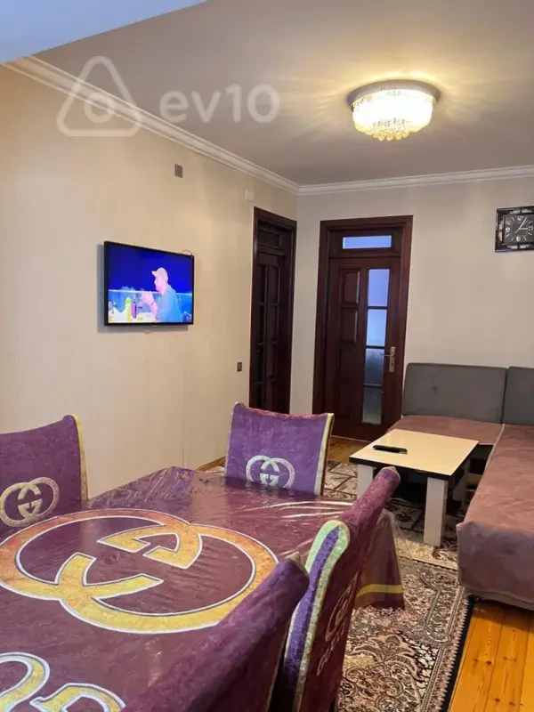 Kirayə verilir 2 otaqlı yeni tikili 75 m²