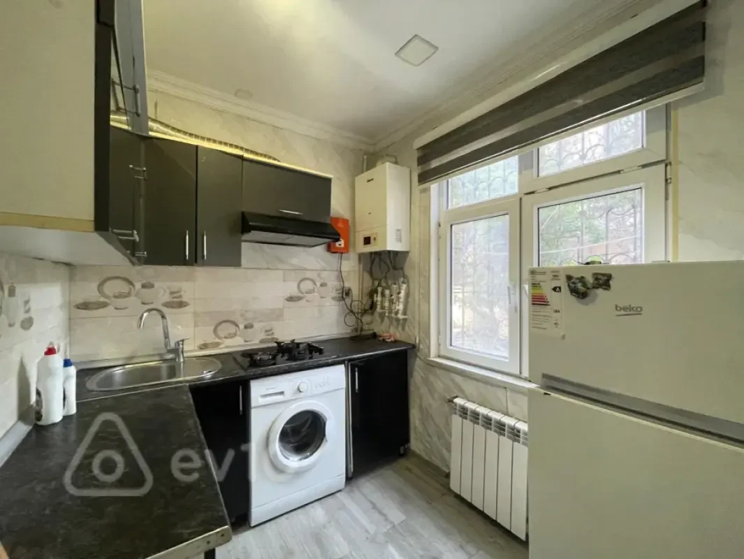 Kirayə verilir 2 otaqlı köhnə tikili 65 m²