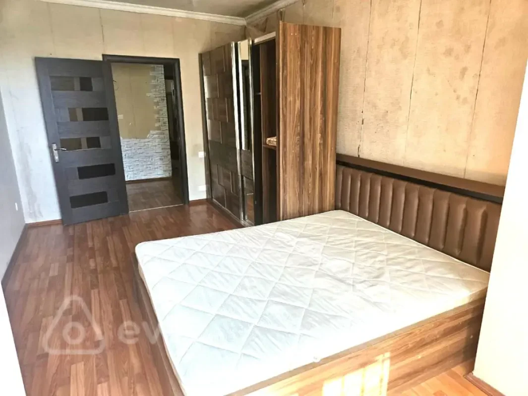 Kirayə verilir 2 otaqlı köhnə tikili 50 m²