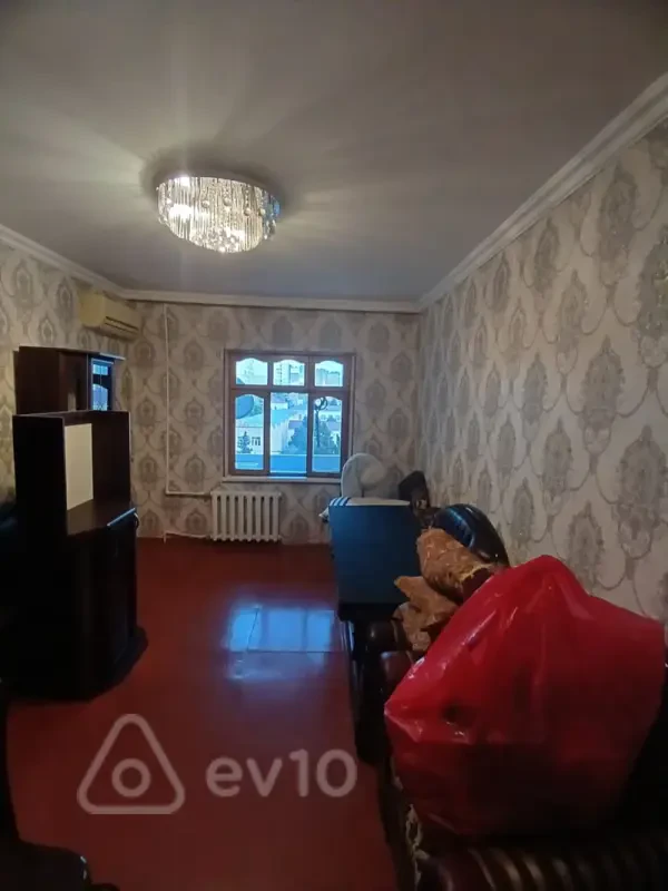 Satılır 3 otaqlı köhnə tikili 64 m²