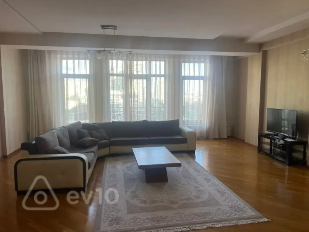 Kirayə verilir 3 otaqlı yeni tikili 165 m²