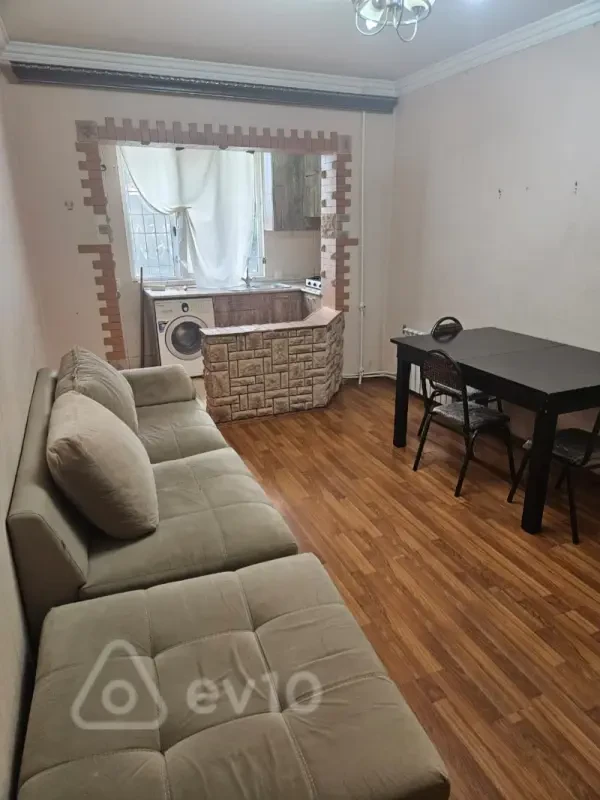 Kirayə verilir 2 otaqlı köhnə tikili 45 m²